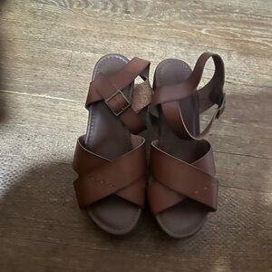 Universal Thread Block Heel Platform Sandals Brown Size 9